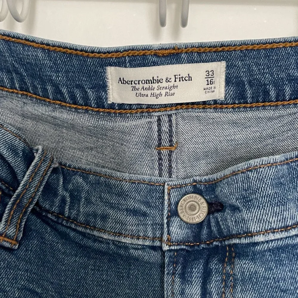 Abercrombie & Fitch Ankle Straight Ultra High Rise Jeans - Picture 3 of 3